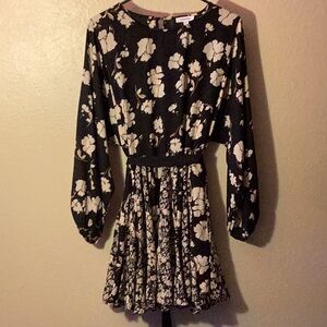 NWOT Mittoshop beautiful flowy black with cream and tan flower pattern.